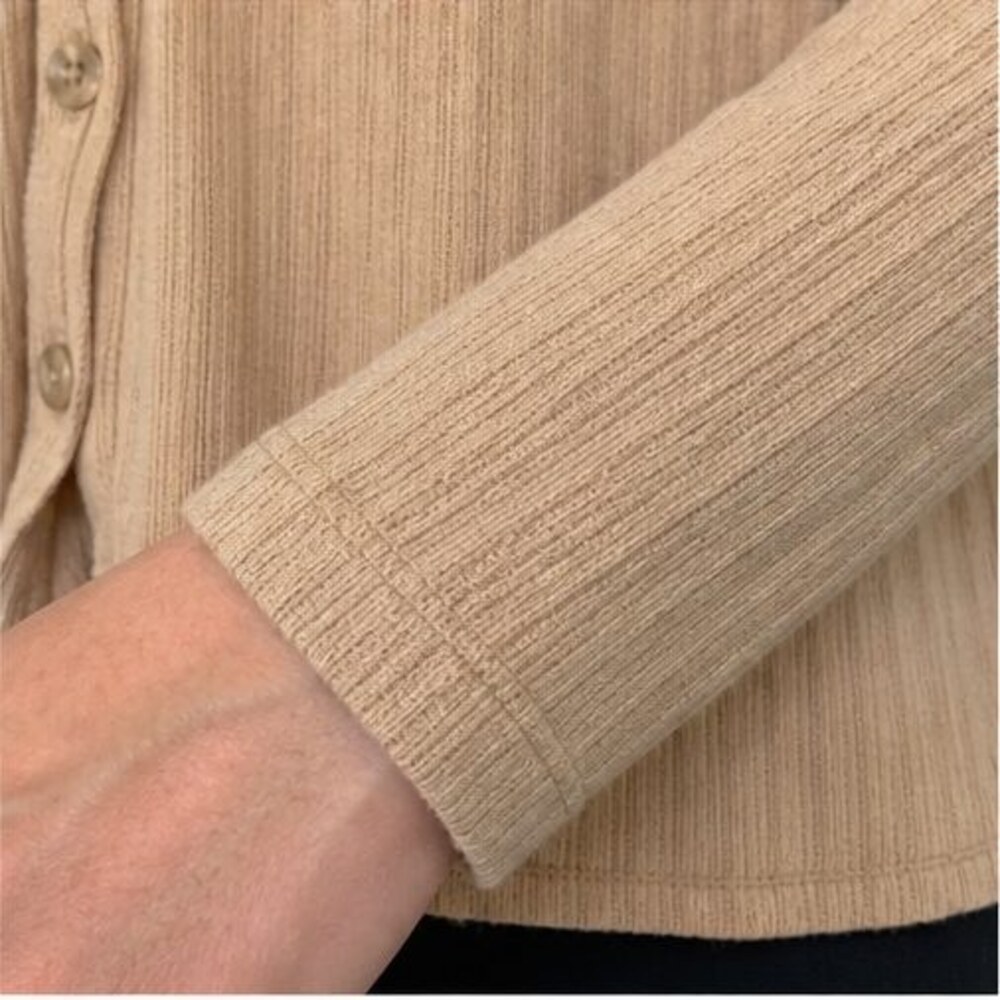 Camel Button Blouse - Picture 5 of 6